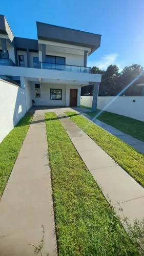 Casa de alto padrão com 3 dormitórios em ótima localização no Bairro Ingleses!