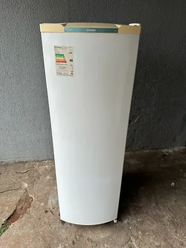 Vendo uma geladeira consul palito conservada (Entrego)