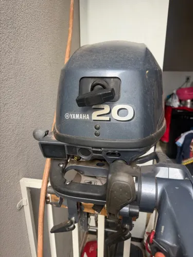 Motor de Popa Yamaha 20 HP 4 tempos (2009) - Estado de Novo!