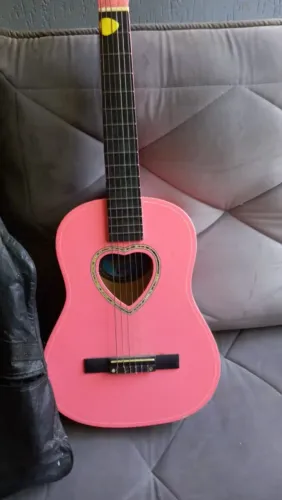Violão rosa