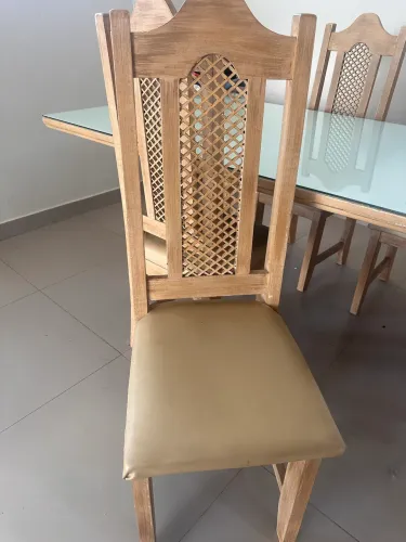 Mesa em madeira maciça 