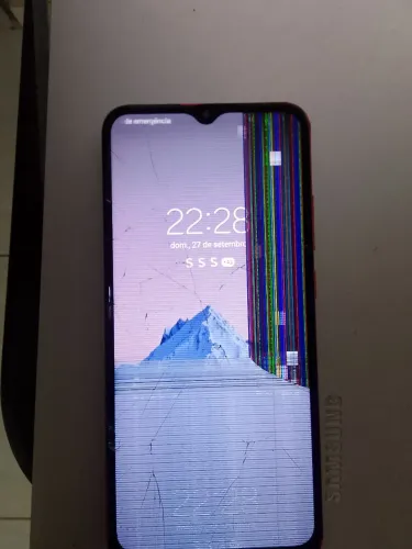 Smartphone Samsung Galaxy a03 com defeito na tela