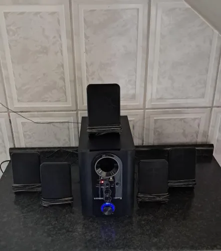 Hometheater com subwoofer