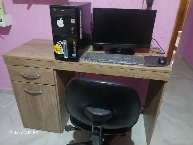 Vende-se computador completo e cadeira giratória e escrivaninha