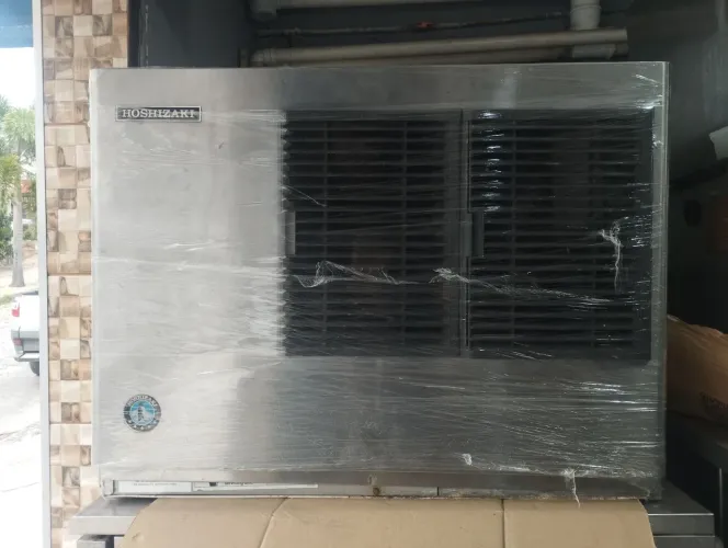 Máquina de gelo Hoshizak ( Formato meia lua).