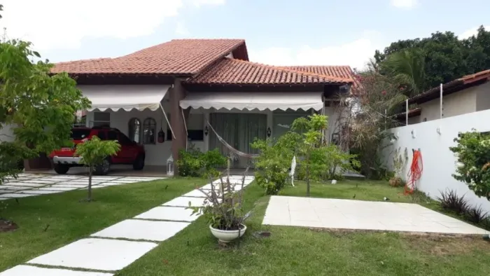 Aluga-se casa mobiliada no bairro Paraviana com 03 suítes