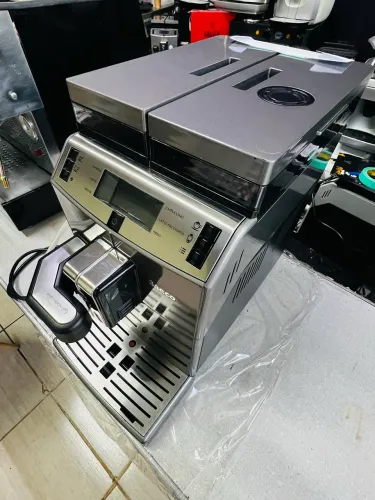 ? Máquina de Café LIRIKA SAECO OTC - Praticidade e Qualidade Profissional! ?