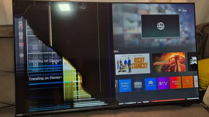 VENDE-SE SMART TV TOSHIBA 58 POLEGADAS COM DETALHE