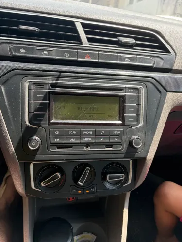 Rádio Som Original Volkswagen Gol Voyage Saveiro G7 G8 + Moldura Completa