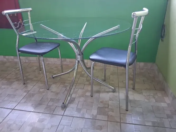 Mesa redonda vidro temperado com 2 cadeiras