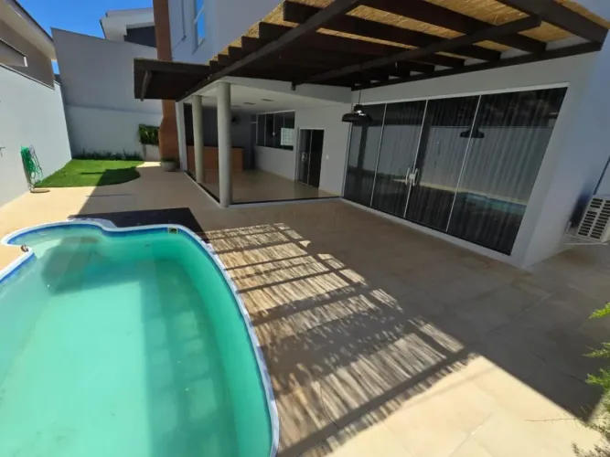 Casa para locação no condomínio Residencial Estoril V em Bauru -SP.