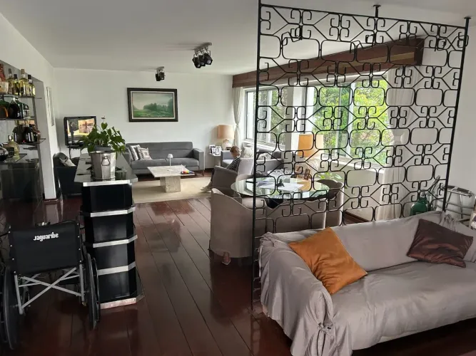 182 m², 3 dorm, sendo 1 suíte, 2 vagas  Planta ampla na Vila Nova Conceição