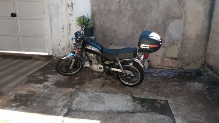 Vendo uma moto intruder muito econômica