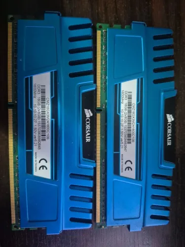 Memória RAM Corsair 16GB DDR3 1600MHz