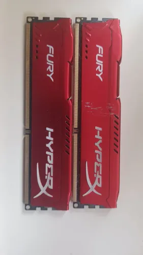 2 pentes RAM DDR3 8GB 1866mhz Kingston HyperX com dissipador vermelho