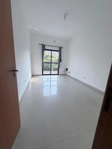 Aluga -se salas comerciais