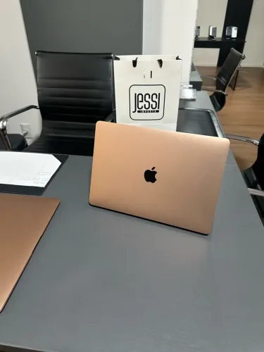 MacBook M1 8/256G