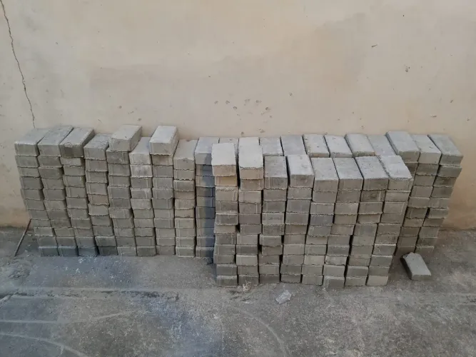VENDO 6 METROS DE PAVERS INTERTRAVADO DE 20 X 10 X 6 cm.