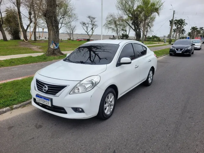 Nissan Versa SL 1.6 16V Flex Fuel 4P Mec. 2014