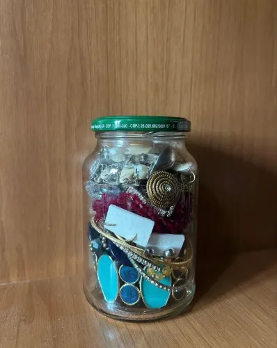 Pote de joias misteriosas com 40 itens