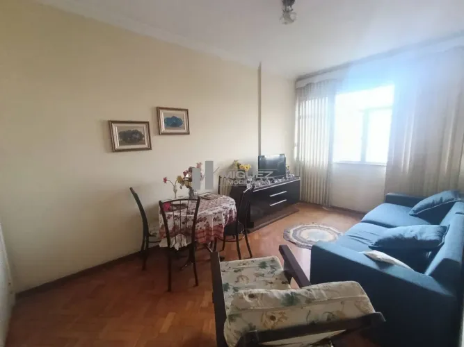 Alugo espaçoso Apartamento na Av. Paulo de Frontin com 3 Quartos e Dependência completa