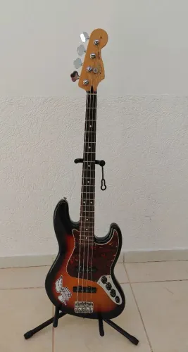Baixo Fender Jazz Bass Deluxe Series