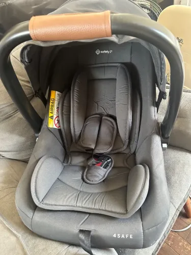 Bebê conforto Safety 1st com base isofix