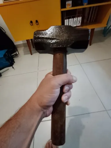 Marreta 3kg quadrada com cabo de madeira