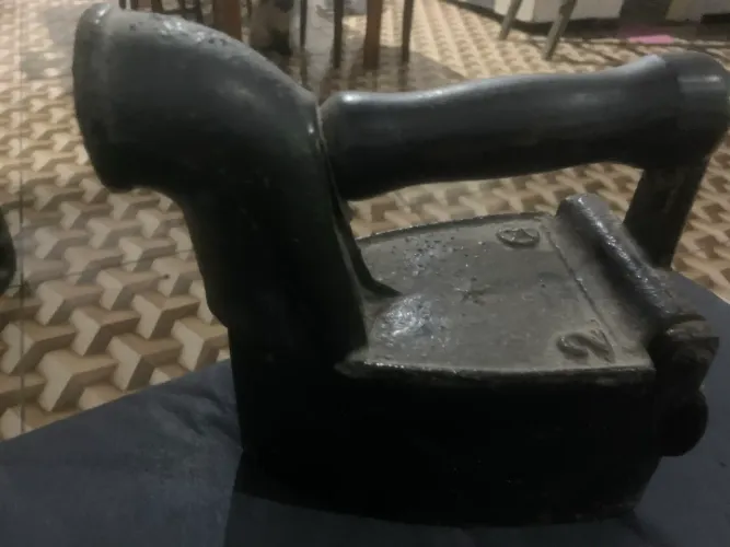Antigo ferro de passar N2
