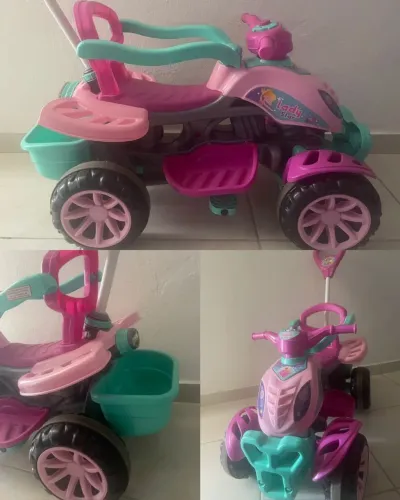 Vendo um carrinho de passeio de menina semi novo com pouquíssima marca de uso