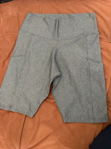 Bermuda cinza com bolso 