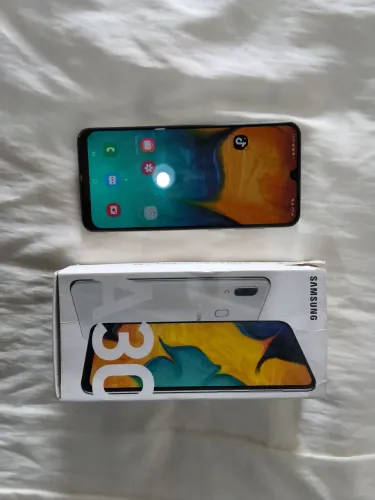 Samsung a30 64g e 4ram branco com NF