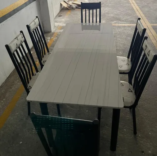 Mesa 6 cadeiras e tampo de Quartzito