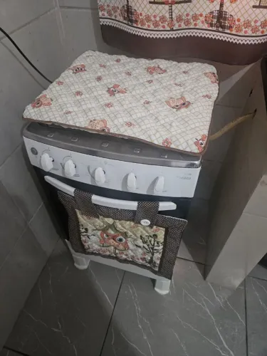 Vendo fogão de 4 bocas funcionando tudo certinho