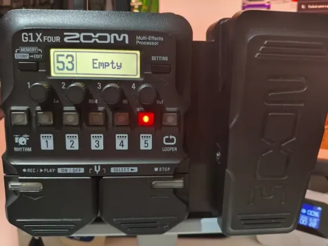 Pedaleira zoom g1x four