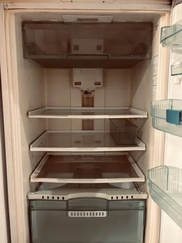 Geladeira disponível para Venda.