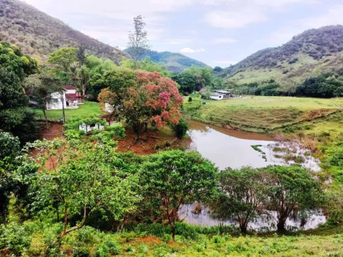 Fazenda para Venda em Cachoeiras de Macacu, Papucaia, 3 dormitórios, 1 suíte, 2 banheiros,