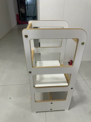 Torre montessoriana para criança 