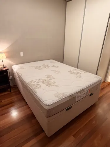 Cama box de casal em perfeito estado