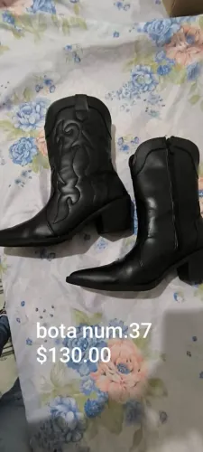 Bota num.37 $130.00