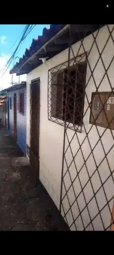 Vende-se casa no bairro das Quintas, Alecrim, com dois quartos, valor R$59mil reais