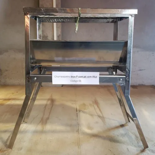 * churrasqueira inox pequena reta 40×25 com pé <br>* 150,00