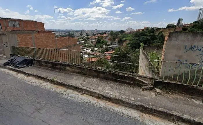 Lote 360 m² no bairro Ouro Preto.