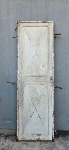 PORTA DE FERRO