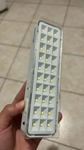 2Luminárias de Emergência Intelbras LEA 31 - Como Novas. 2 por 90,00