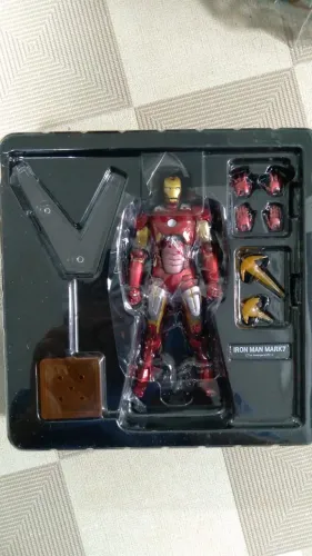 Marvel Revoltech 24 Iron Man Mark Vii Caixa Danificada