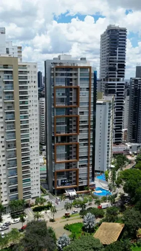 Cobertura luxuosa a venda na orla do Parque Flamboyant