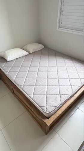 Cama queen madeira com 2 gavetões 