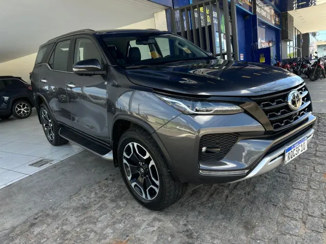 Toyota Hilux SW4 SRX 4X4 2.8 TDI 16V Dies. Aut. 2024