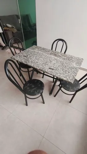 Mesa 4 cadeiras 